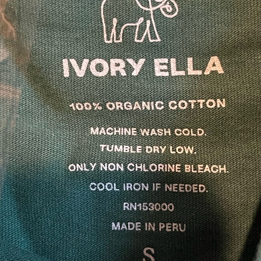 NWOT Ivory Ella green reindeer long sleeve T-shirt, size small - Picture 3 of 3